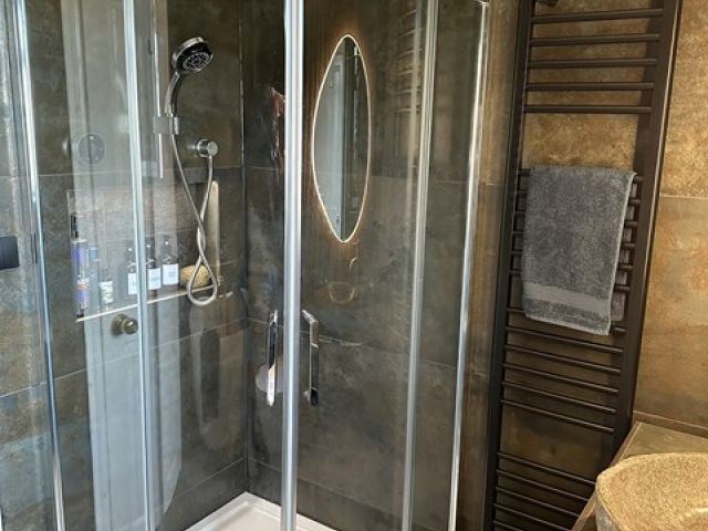 anewbathroorm_7-kireth-ai